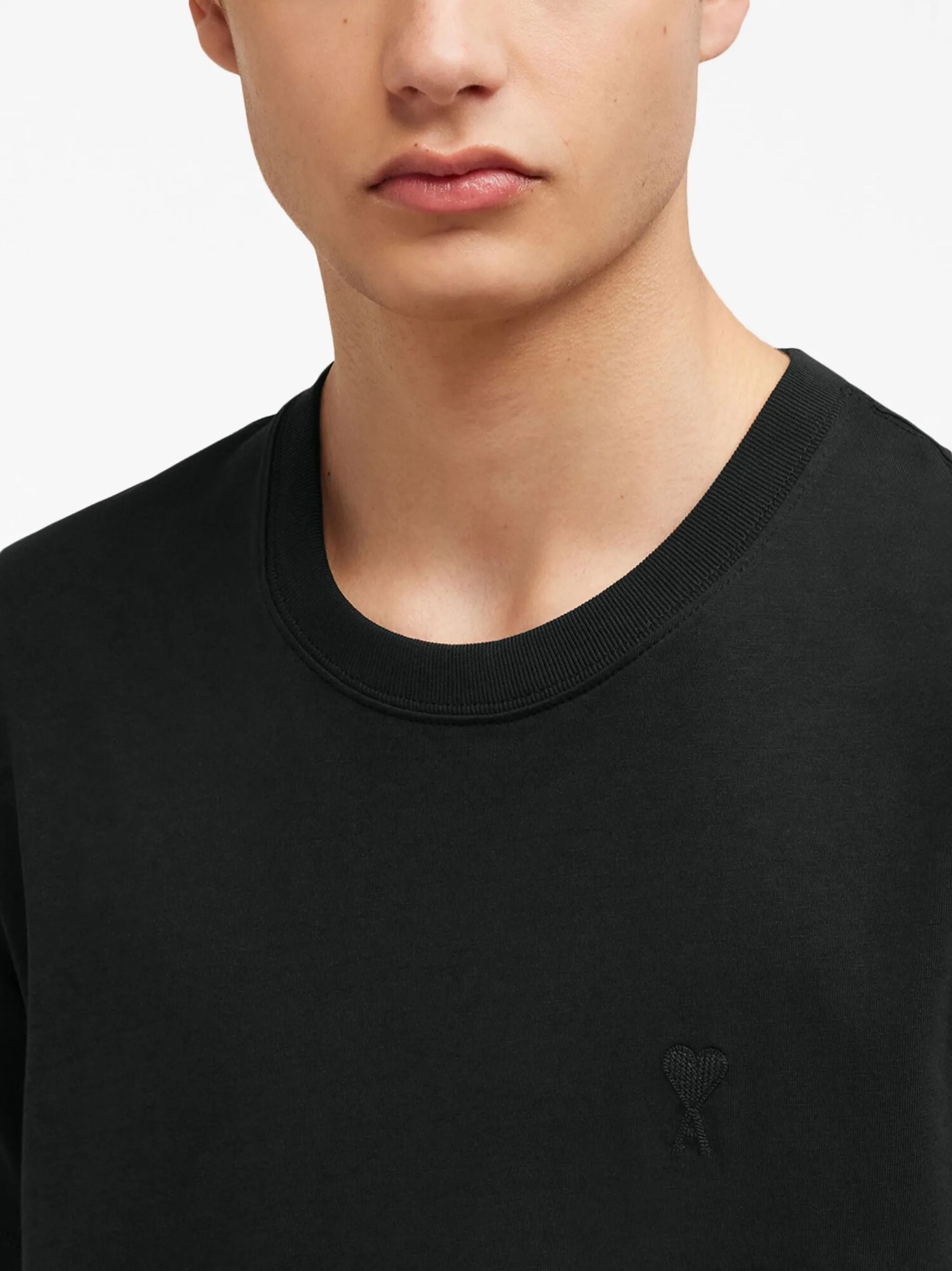 T-Shirt Nera Logo Cuore Tinta su Tinta Ami Paris