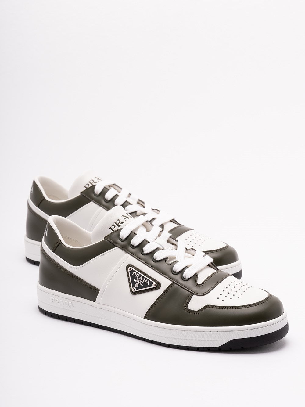 Sneakers Downtown Bianca e Militare con Placchetta Metallica Prada