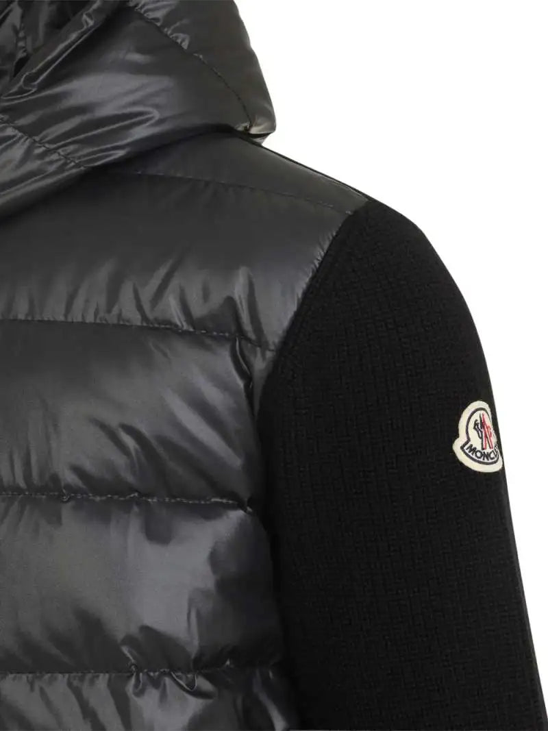 Giubbino Nero In Tessuto Tecnico Maniche in Lana e Cappuccio Moncler