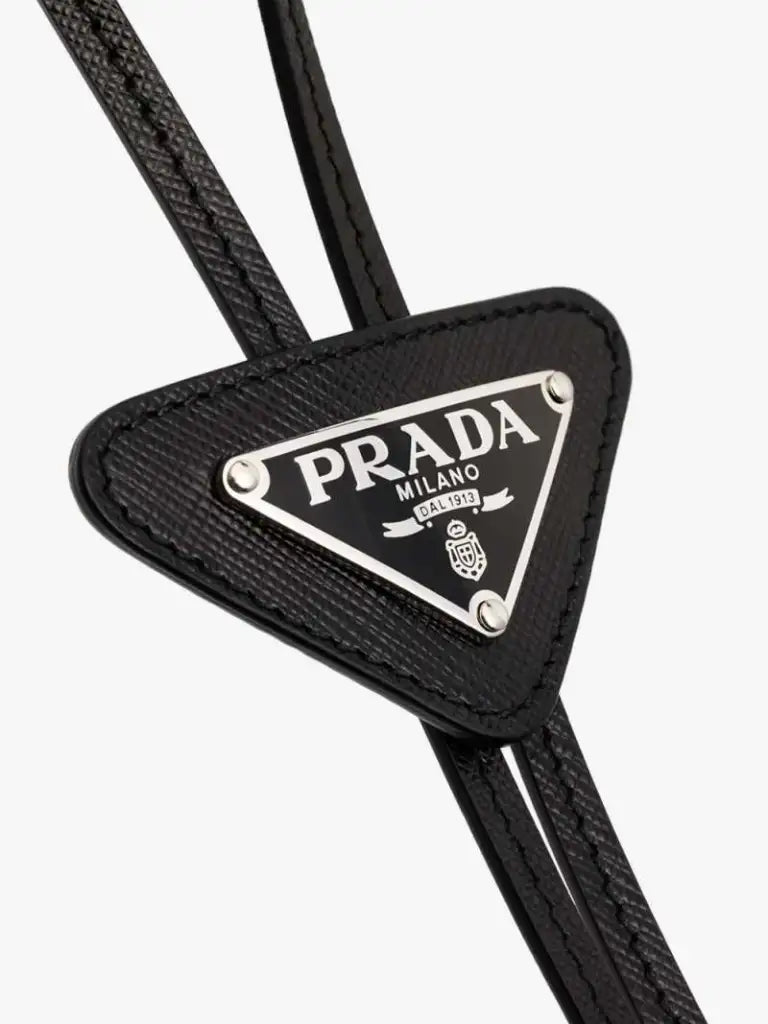 Cravatta Saffiano con Placchetta Prada