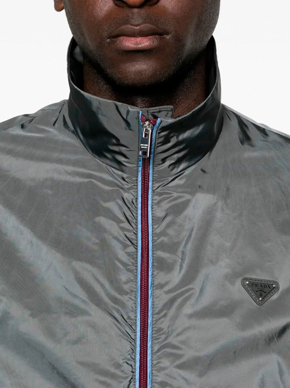 Giubbino Grigio Acciaio in Nylon Placchetta Logo Prada