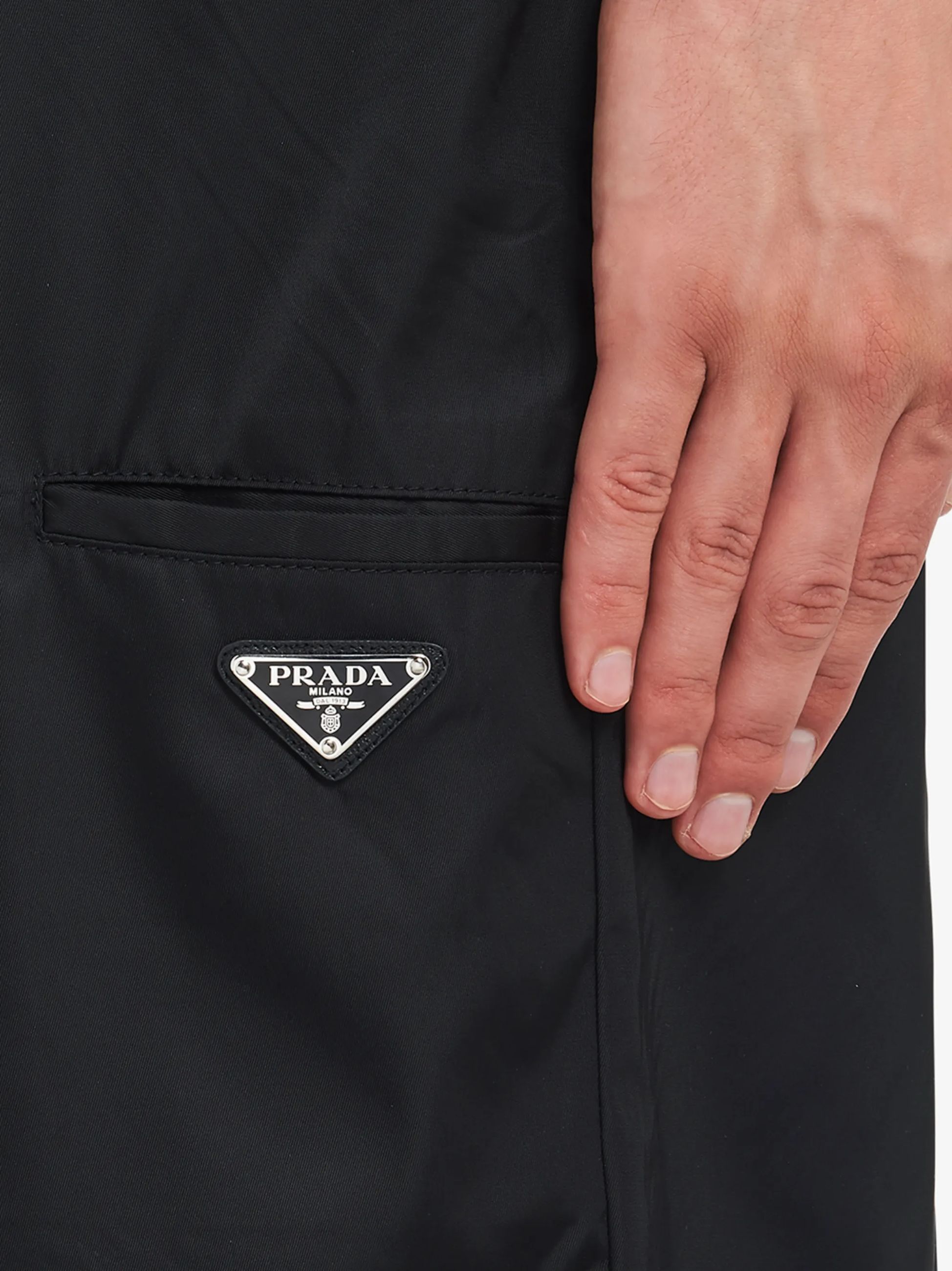 Shorts Nero in Nylon con Placchetta Laterale Logo Prada