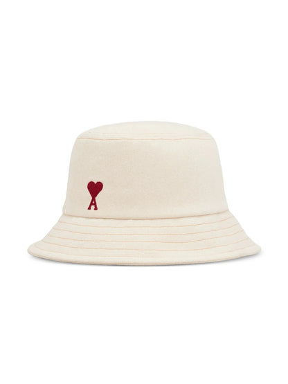 Cappello Bianco Pescatore con Logo Cuore Rosso Ami Paris