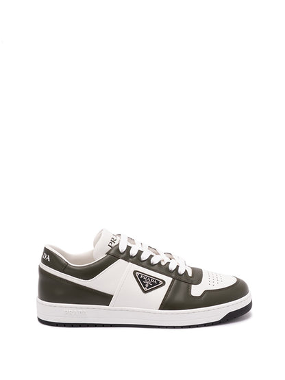 Sneakers Downtown Bianca e Militare con Placchetta Metallica Prada