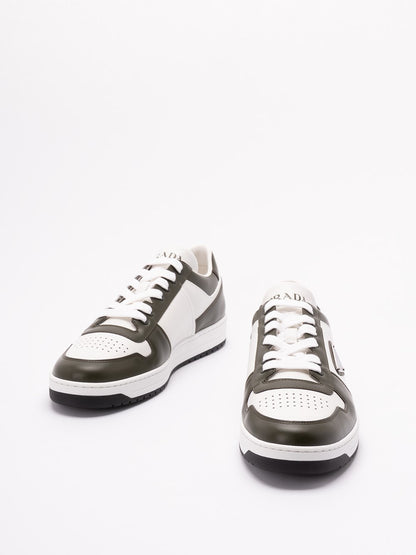Sneakers Downtown Bianca e Militare con Placchetta Metallica Prada