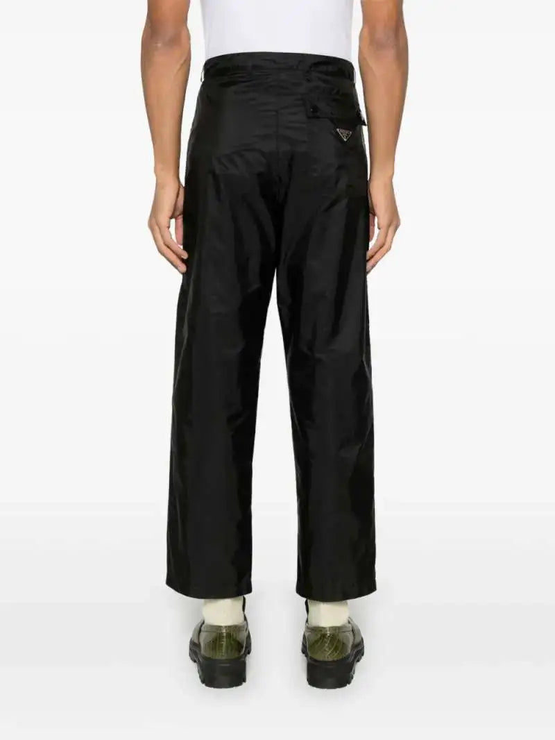 Pantalone Nero In Nylon Con Placchetta Prada