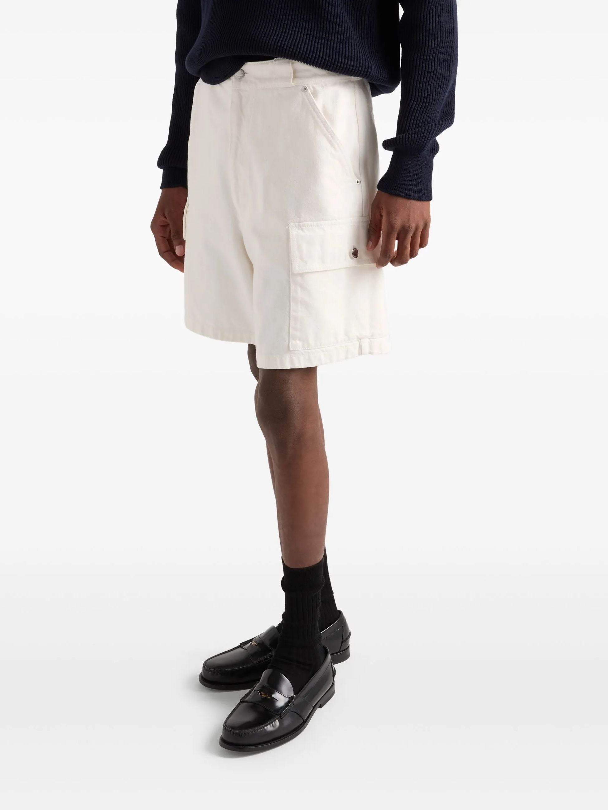 Shorts in Denim Bianco con Placchetta Prada