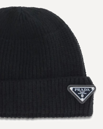 Cappello in Lana Placchetta Laterale Logo Prada
