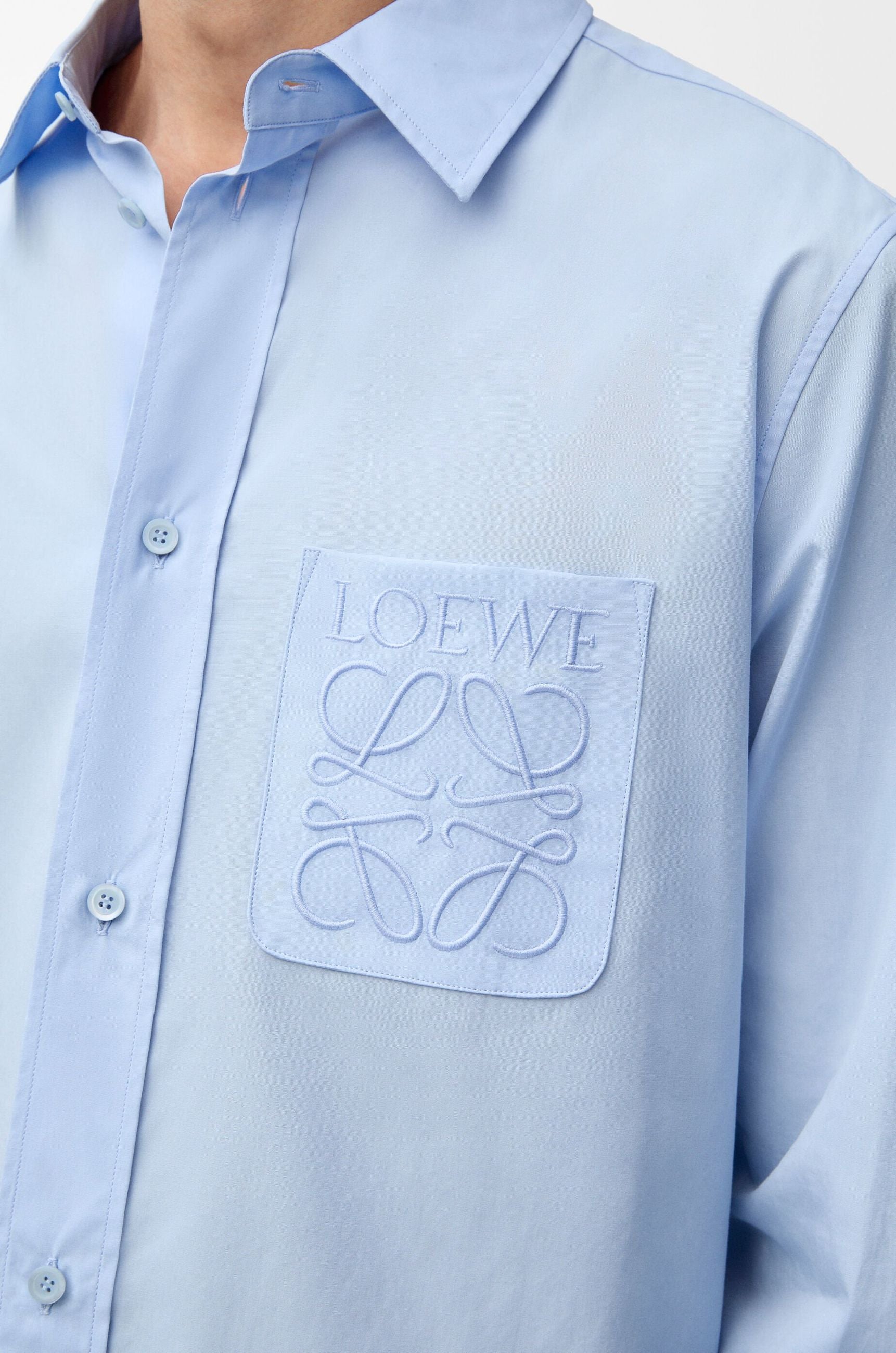 Camicia Azzurra con Taschino e Logo Loewe