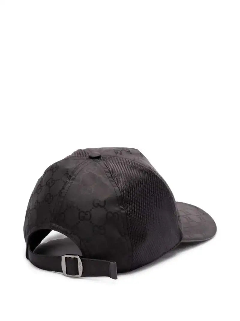 Cappello Nero Logo All Over GG e Scritta Gucci
