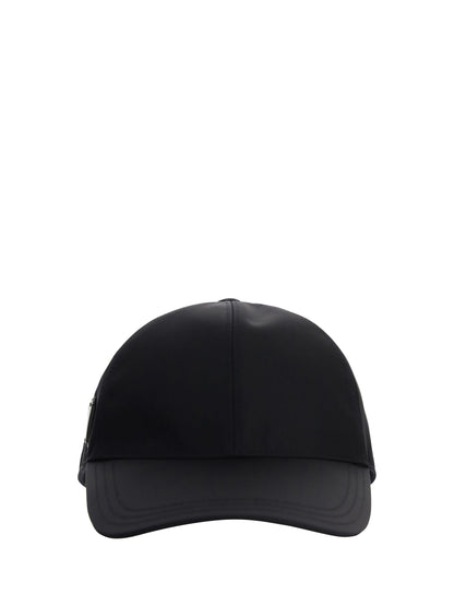 Cappello Nero in Nylon con Placchetta Laterale Logo Prada